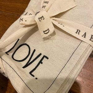 Rae Dunn Other - 🍽❤️Rae Dunn LOVE Embroidered Napkin Set (4) Rae Dunn Other - 🍽❤️Rae Dunn LOVE Embroidered Napkin Set (4)